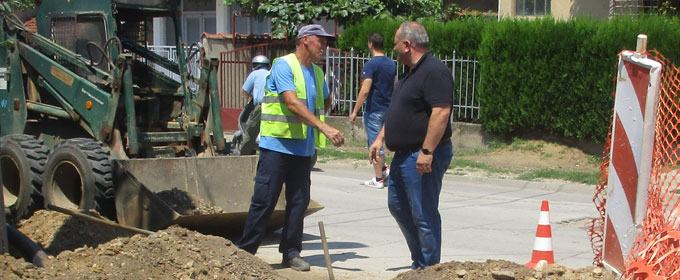 Градоначелник Лесковца са радницима